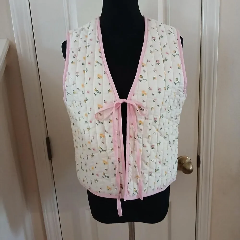 Daphne Paris Cottagecore Floral Quilted Vest with Pink Trim M Fairy Cottagecore